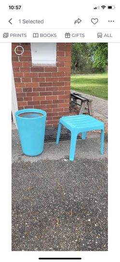 Patio Table And Planter 