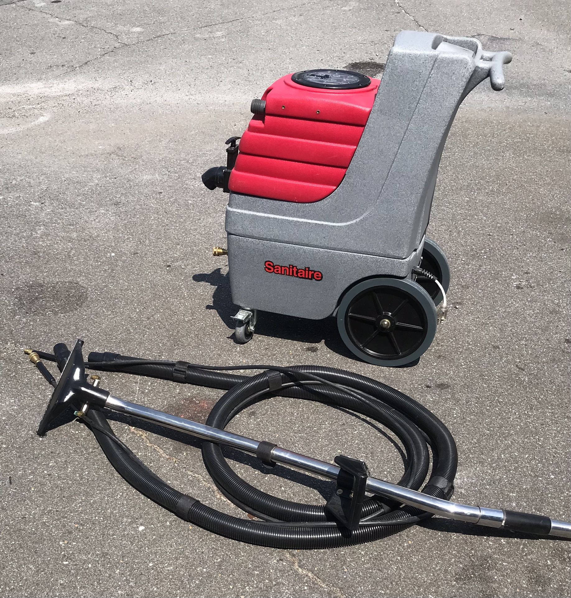 Commercial Carpet Cleaner/ Extractor Sanitaire SC6080A W/ Hoses & Wand 