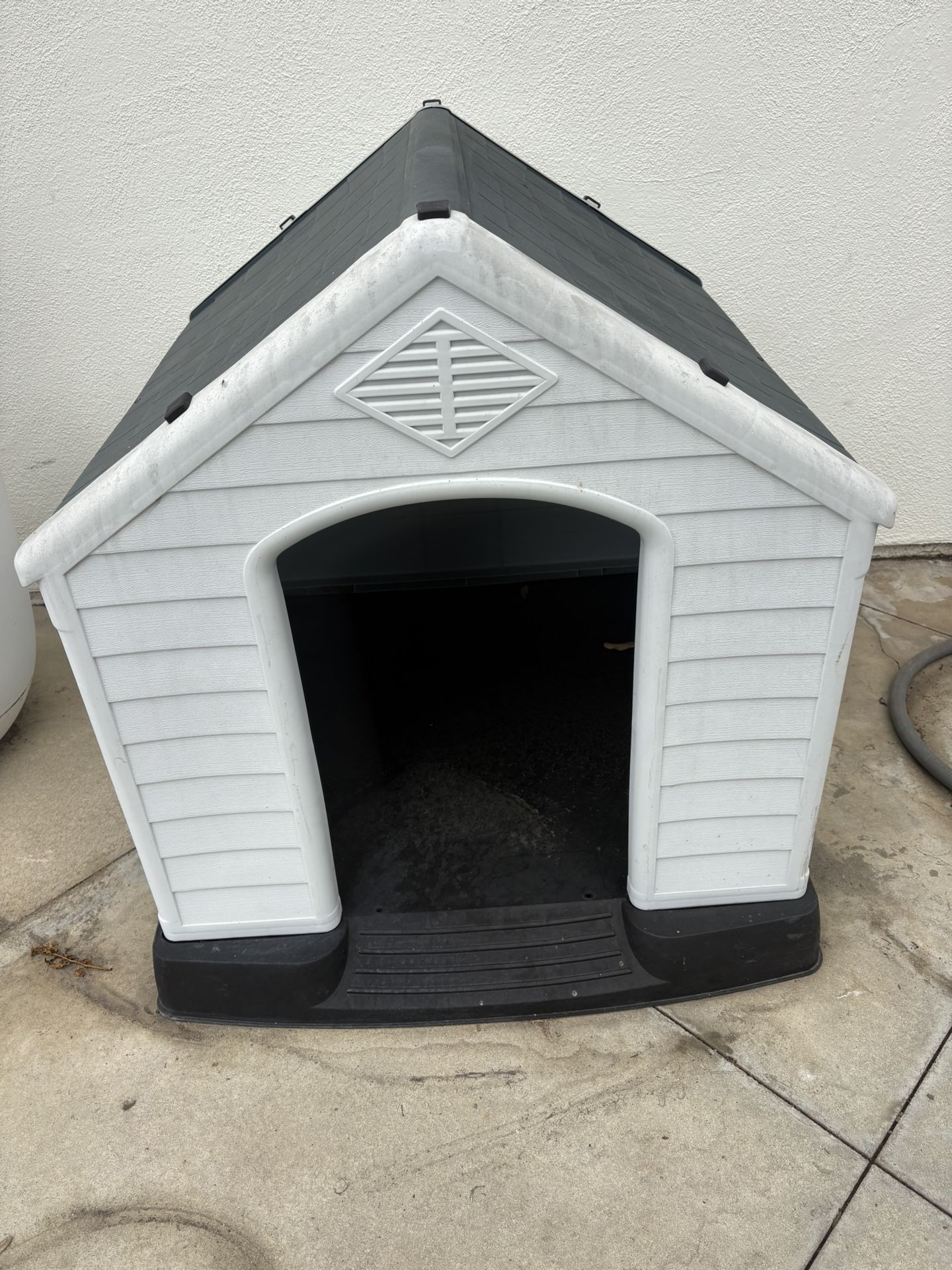 Dog House, Gray Plastic