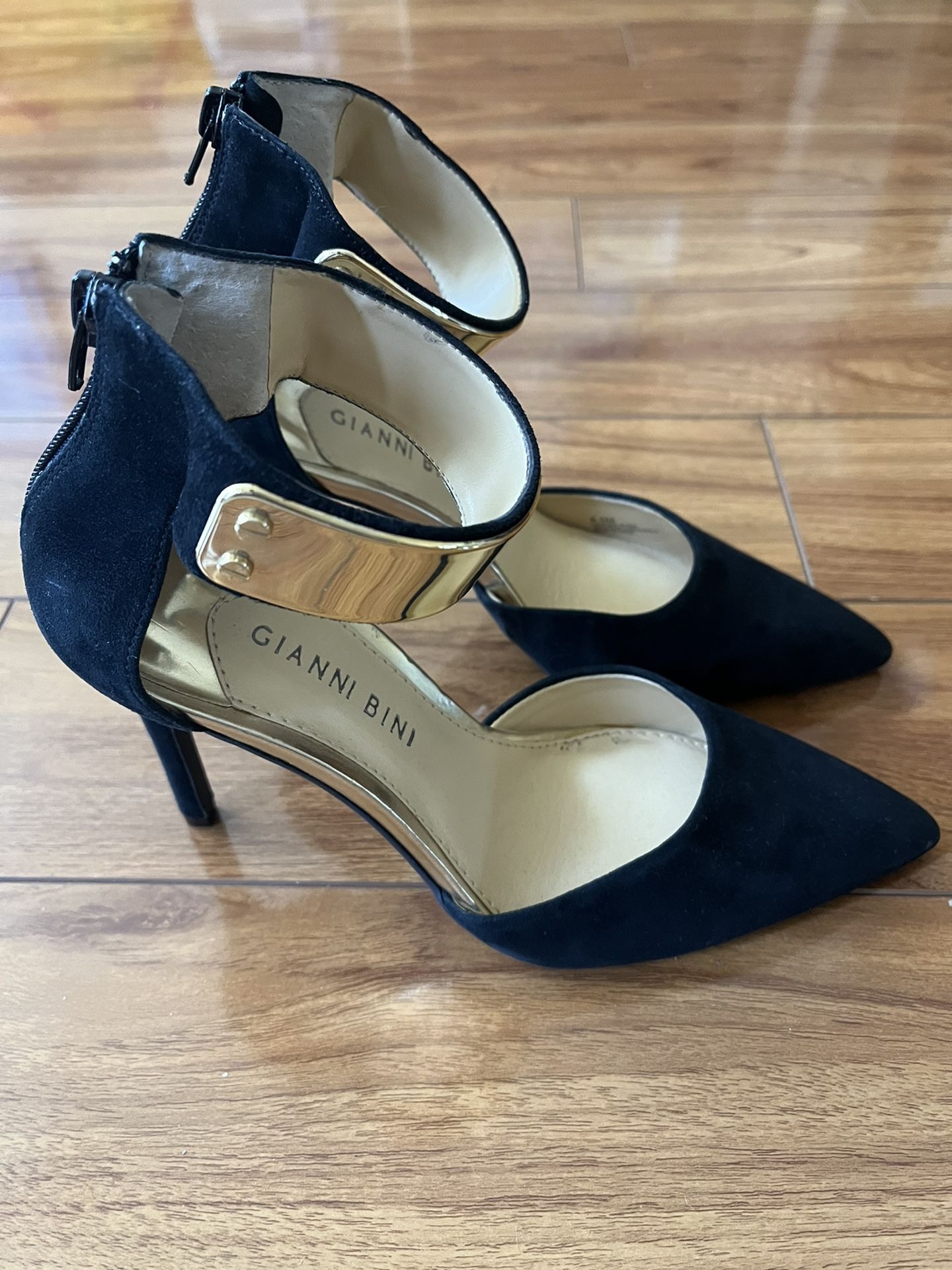Gianni bini store suede heels