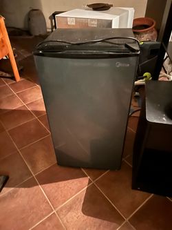 Midea Mini Fridge/Freezer