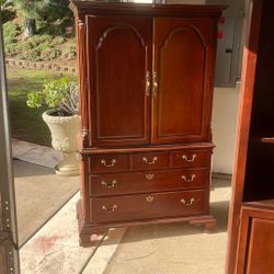Hardwood Bedroom Hutch 