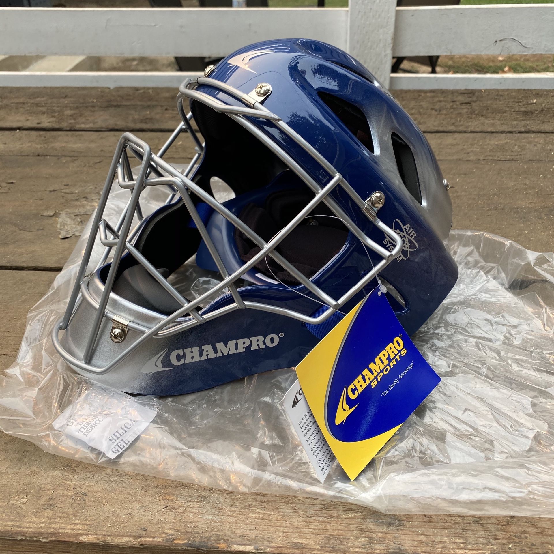 Champro men’s hockey helmet 7-7.5
