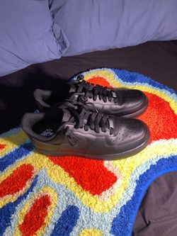 Black air forces like new lightly used size 10.5