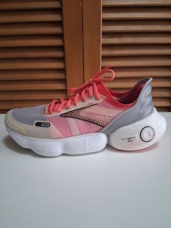 Brooks Aurora BL Women's Running Shoe * Size: 10 (Medium)
