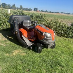 Husqvarna YTA22V46 Riding Lawn Mower With Bagger Sistem 