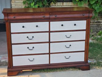 DRESSER