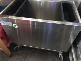 Commercial Stainless steel ice bin on casters