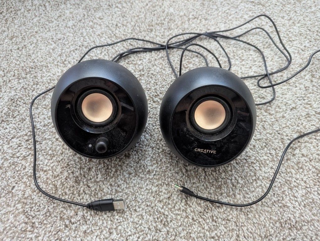 Creative Pebble 2.0 USB-Powered Desktop Speakers