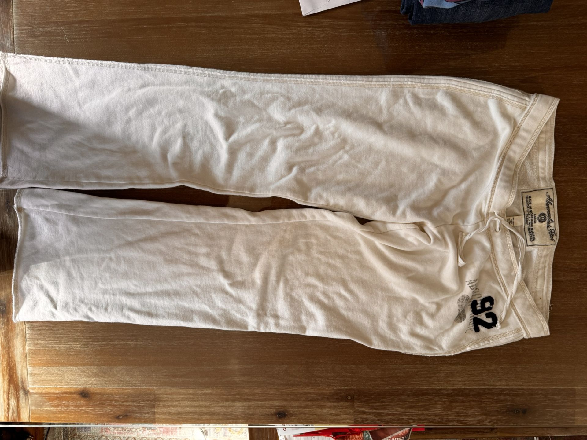Women’s abercrombie light weight jogging pants size large. There’s a small mark on the back. I never pre treated bc I didn’t know I sat in something