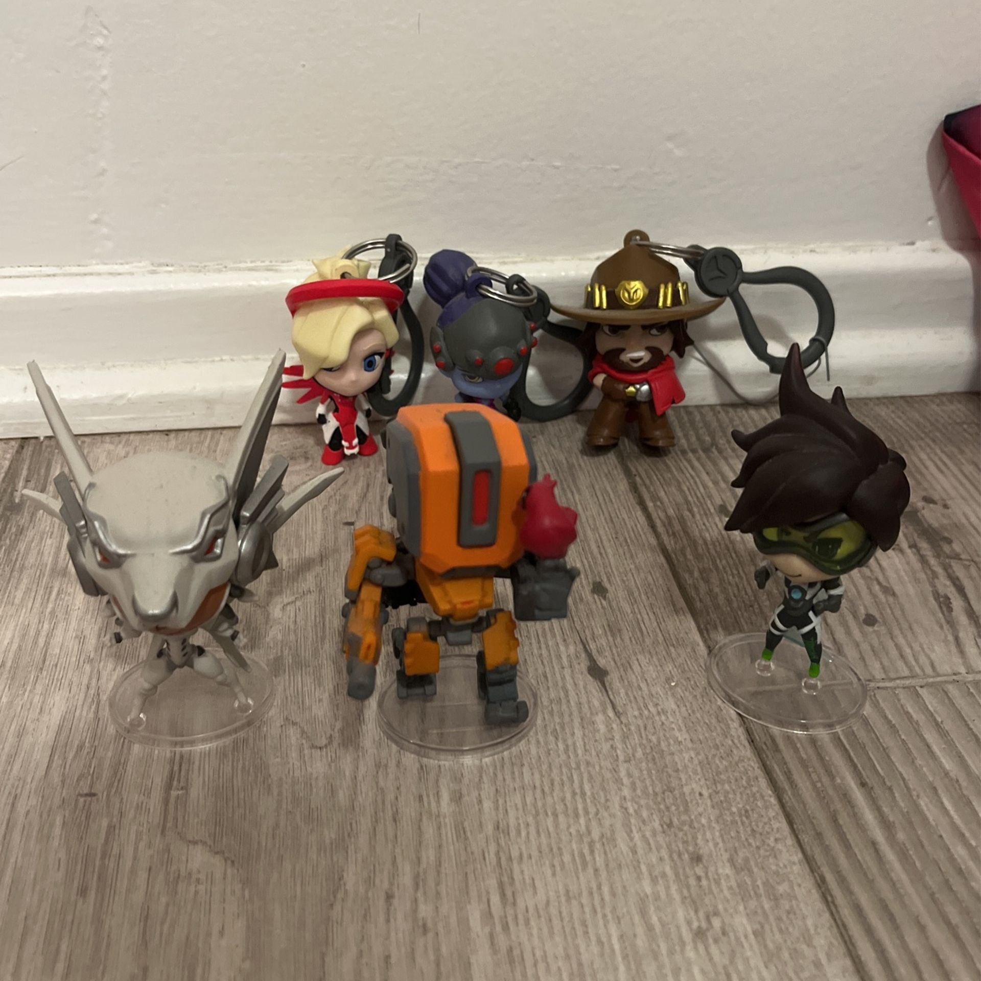 Overwatch Mini Figures And Keychains