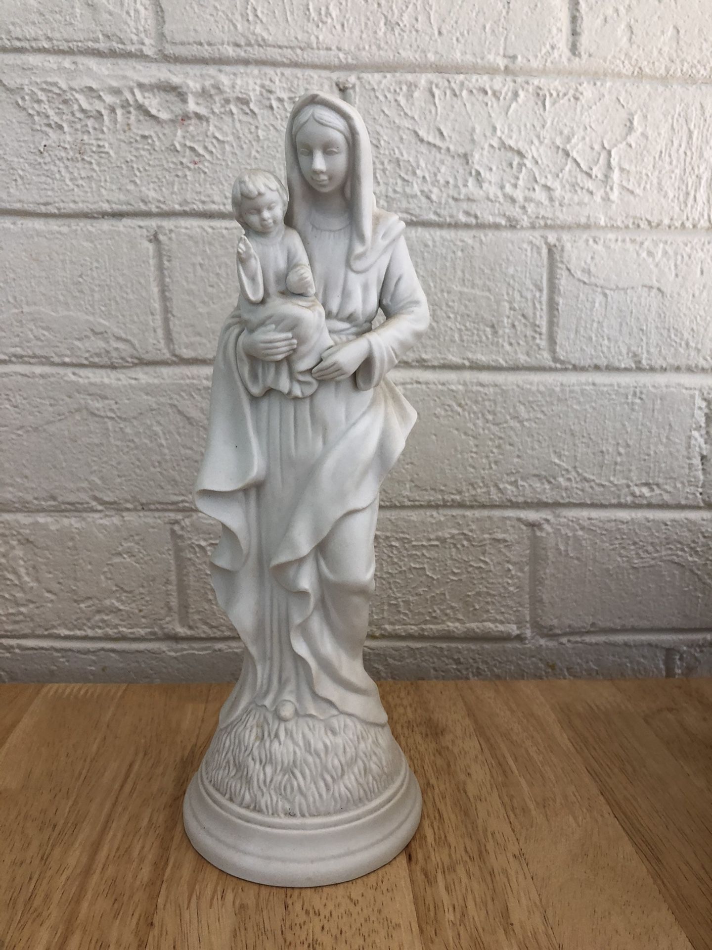 Schmid Musical Figurine "Virgin and Baby Jesus”
