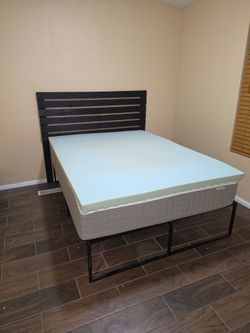 Full Size Bed w frame,headboard, memory foam
