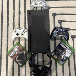Xbox Series X Includes Controllers Headset And Games 