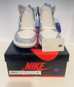 Jordan 1 Hyper Royal