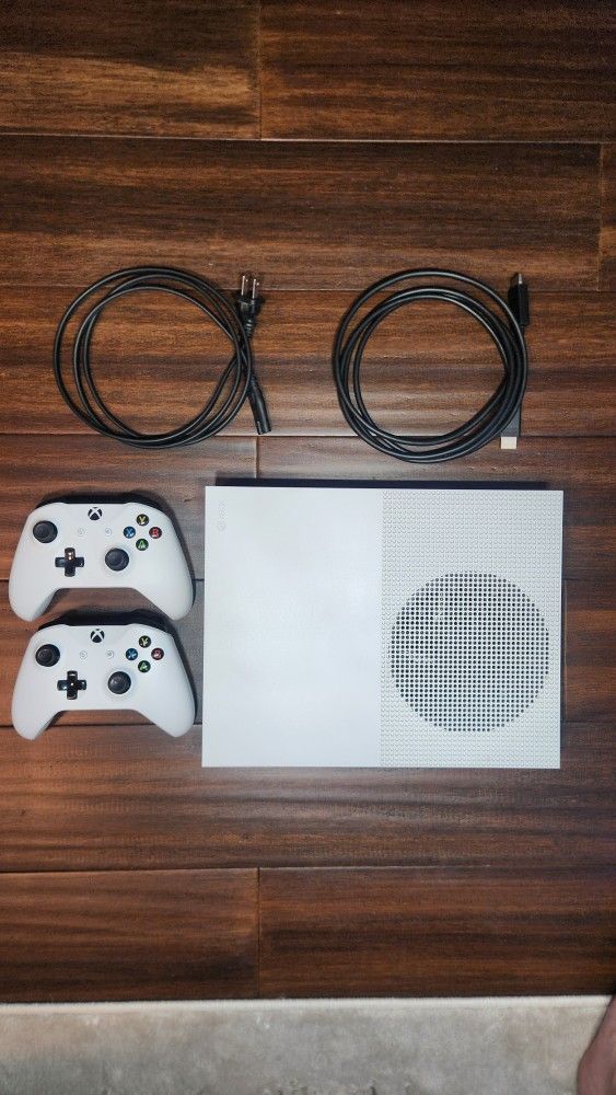 Xbox One S + 2 Controllers and Cables