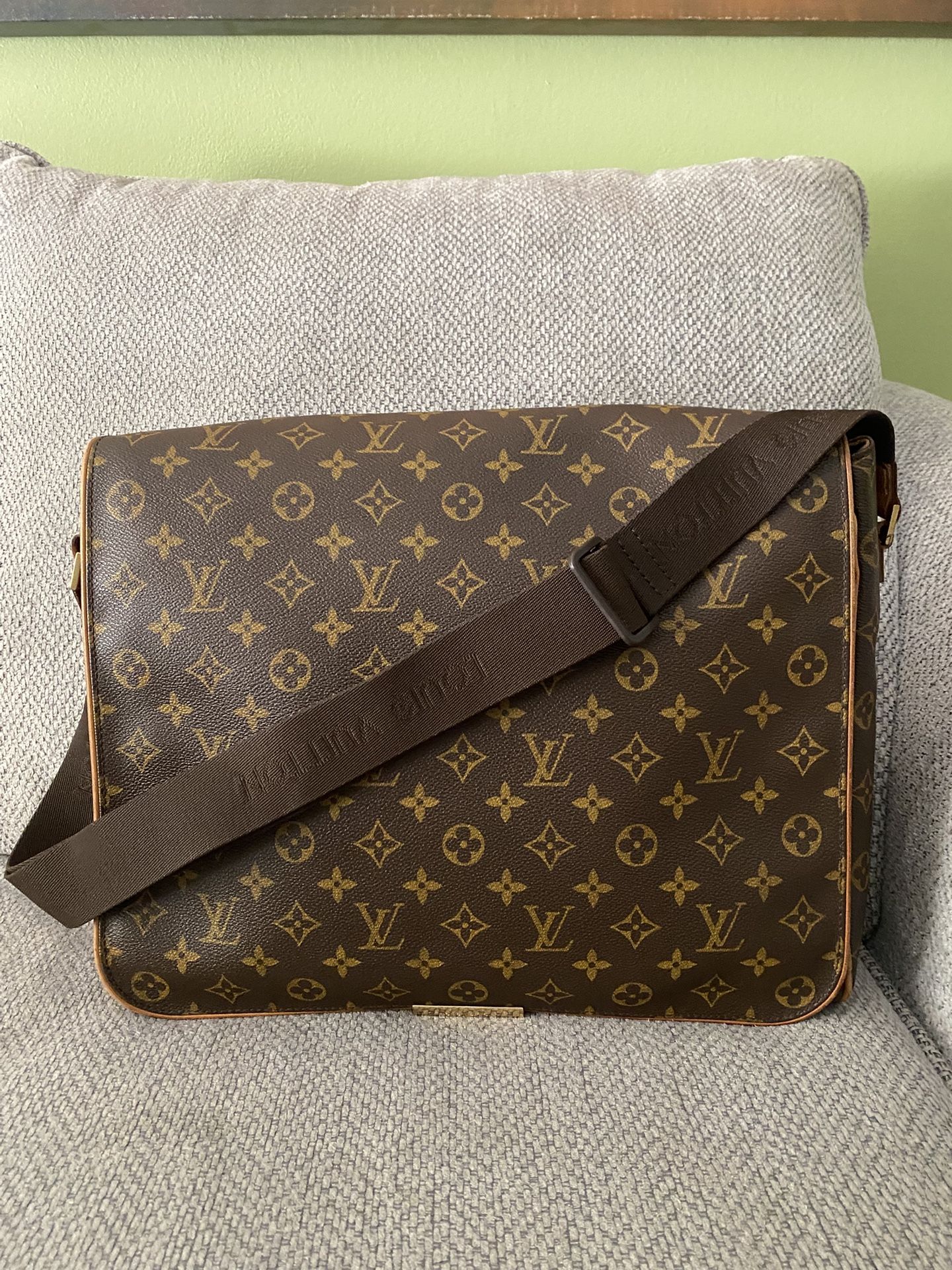 Louis Vuitton Abbesses Messenger Bag Monogram Canvas
