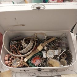 Mix vintage and modern style jewelry