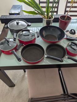 Pots and pans with lids