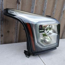 2015-2020 GMC Yukon Headlight Passenger Right Side OEM 