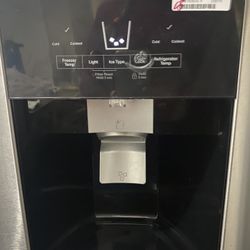 Whirlpool Refrigerator  MOVING OUT SALE !!! ALL Items Must Go !