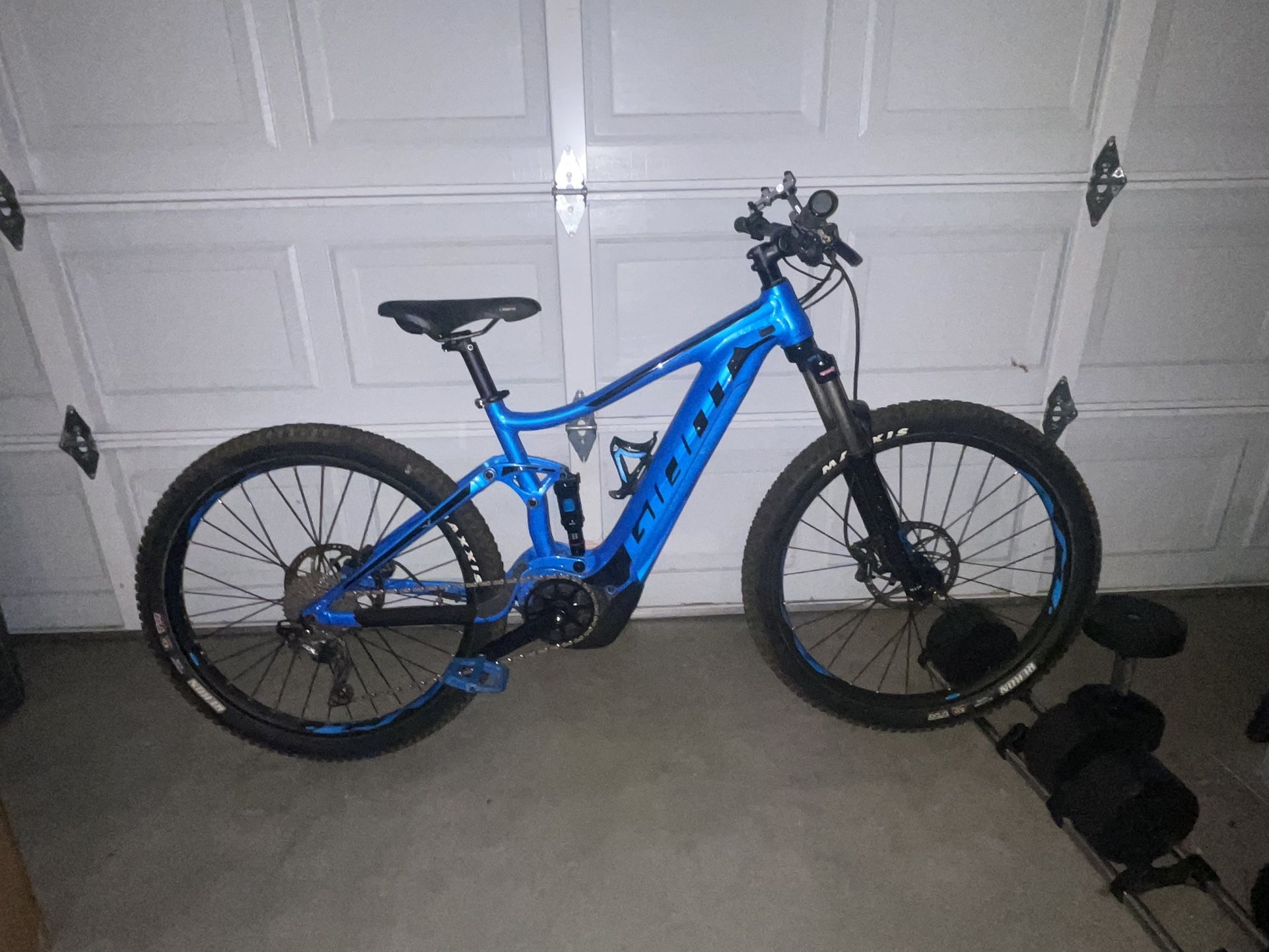 Giant Stance Full Suspension E-Bike (Sapphire)