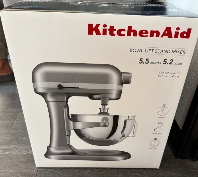 Kitchen Aid Bran New Mixer 5.5 Quart New Never Opened