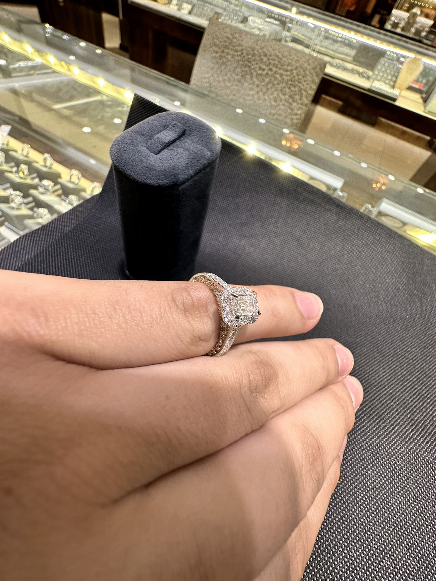 18KT 1.26CTW-EMERALD CUT VS2-F COLOR ENGAGEMENT RING