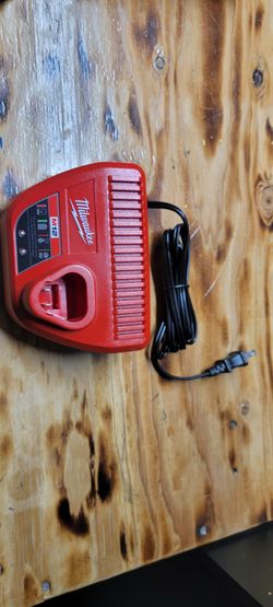 Milwaukee M 12 Charger