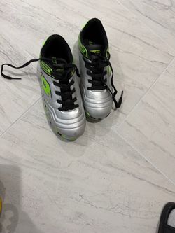 Boys turf soccer shoes