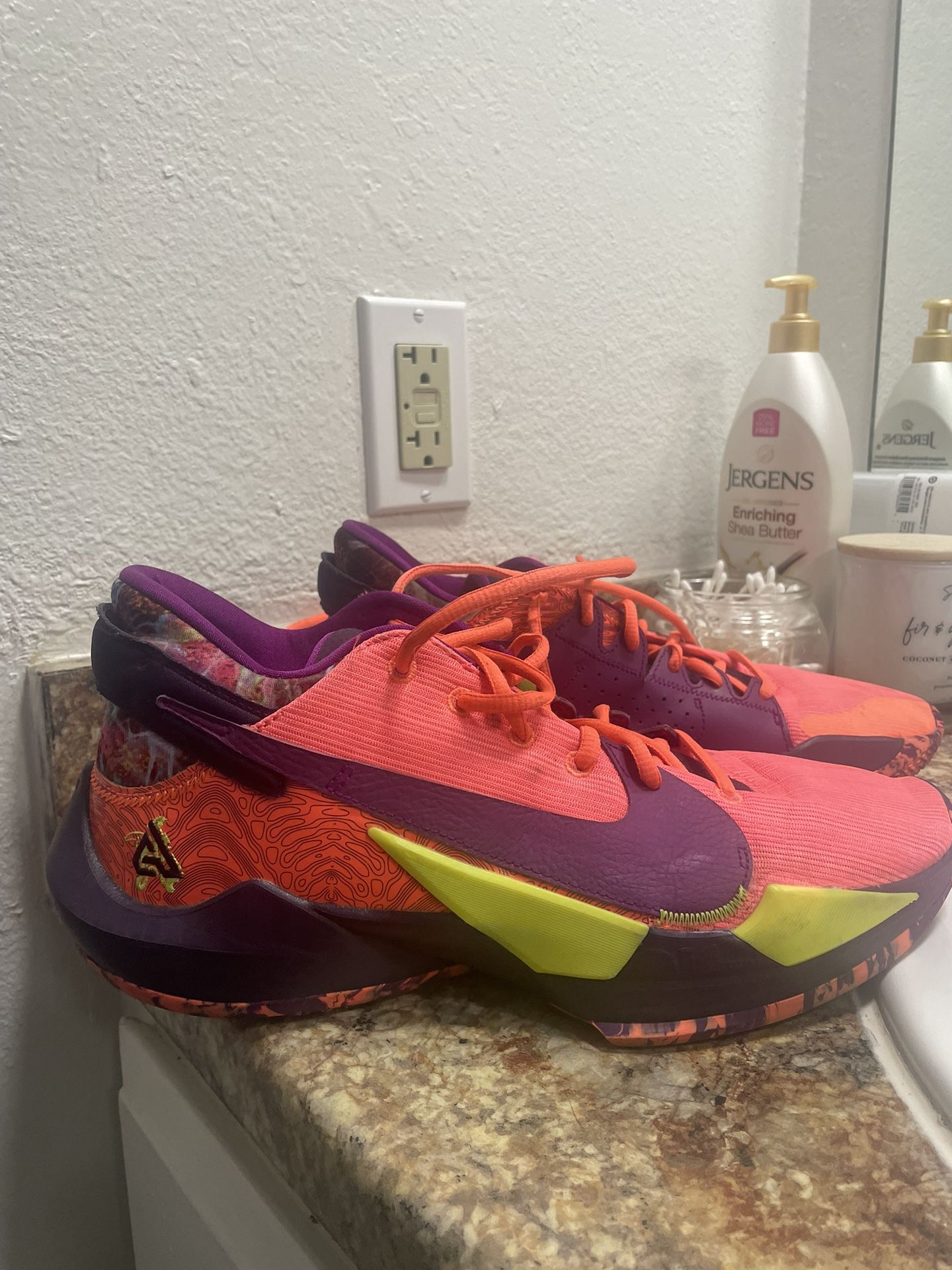 Freak 2.0 Basketball Shoes Size 10.5