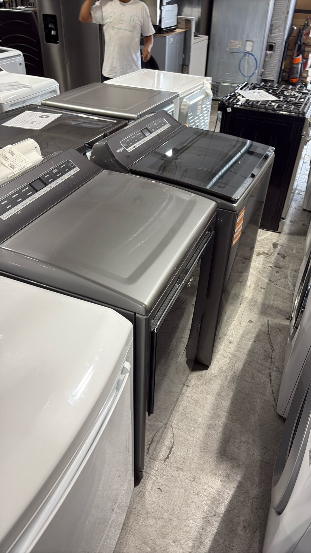 Whirlpool Washer And Gas Dryer Set