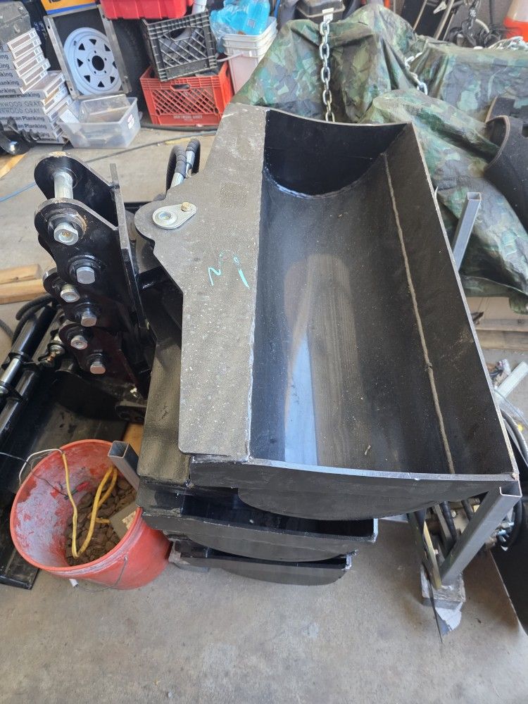 32-in Mini Excavator Tilt Bucket