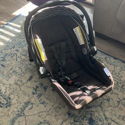 Graco Snugfit Infant car seat 