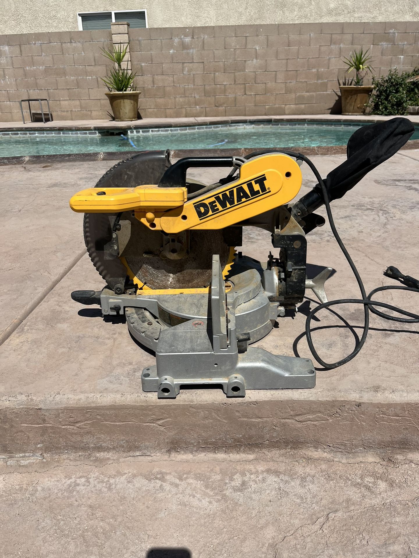 Dewalt Saw