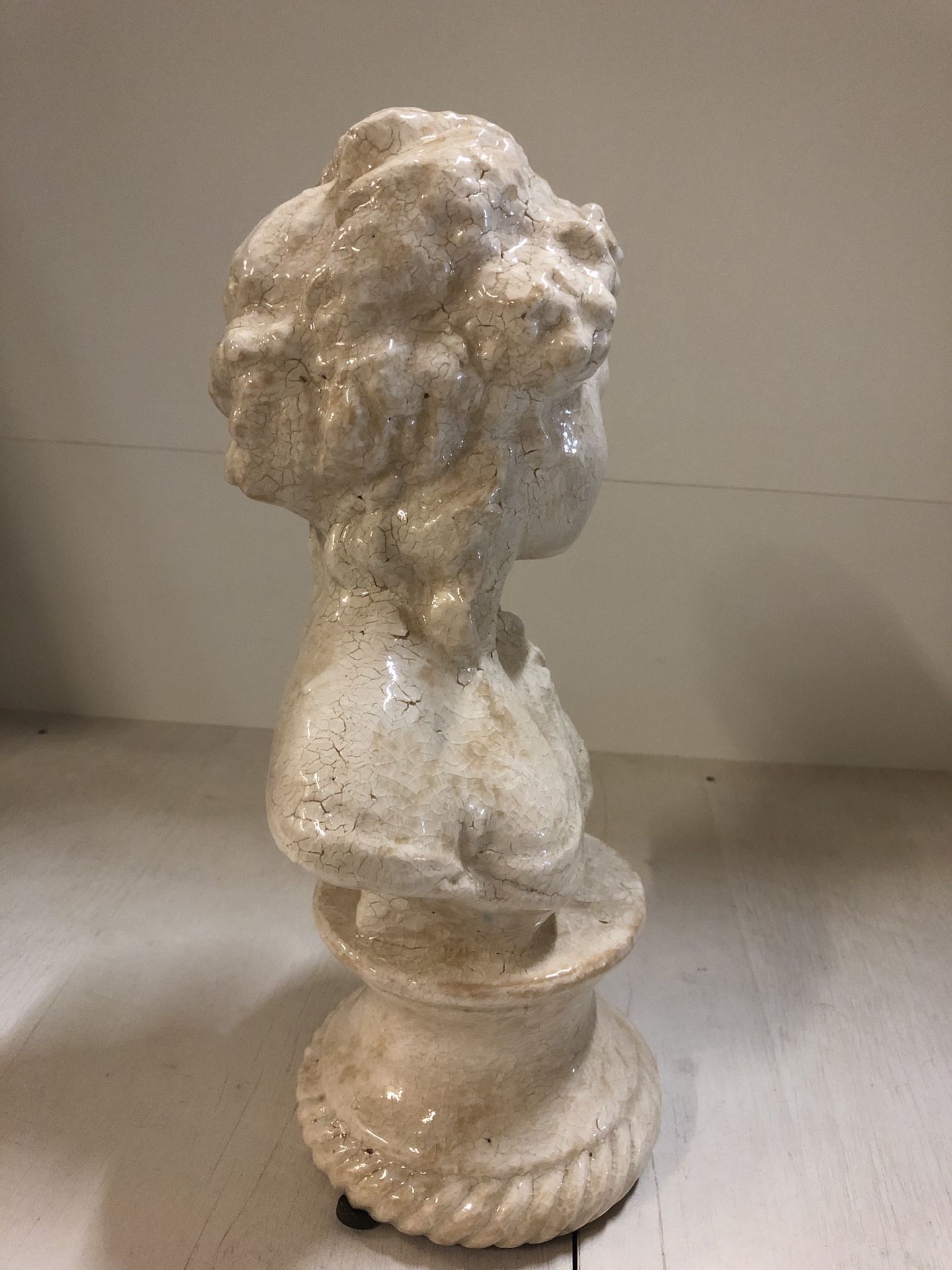 Beautiful Home Decor Cracked Ceramic Design Roman Woman