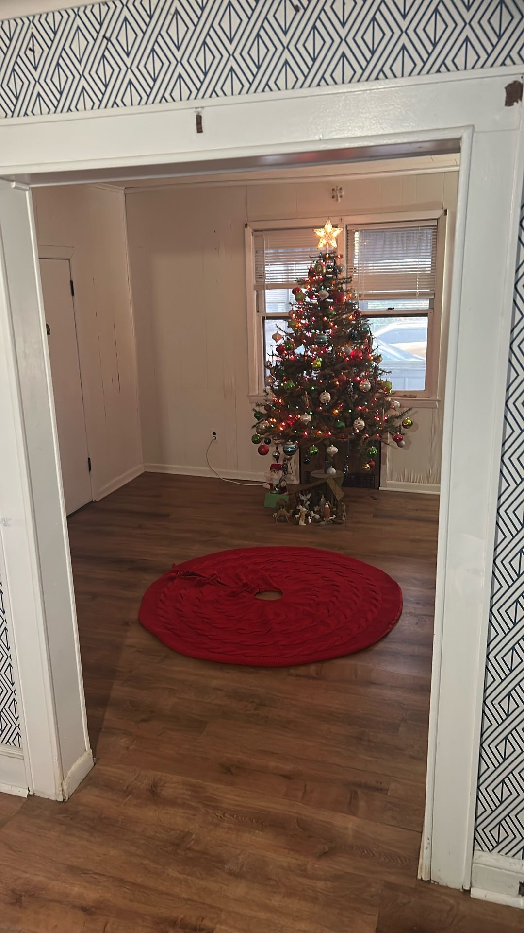 Black Friday Sale ‼️⭐️ TREE SKIRT CHRISTMAS RED 🌟