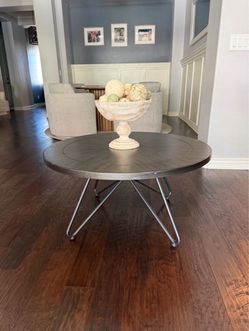 Beautiful coffee table - 36 inches