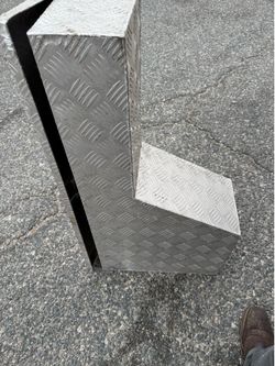 Truck tool box