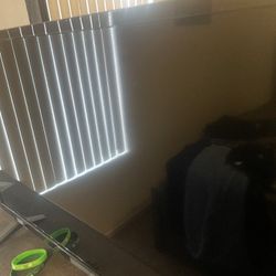 32 Inch Tv W/ Remote