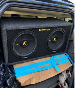 2 kickers 10" subwoofers