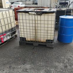 250 Gallon Plastic  Liquid Tanks $45 Or Best Offer