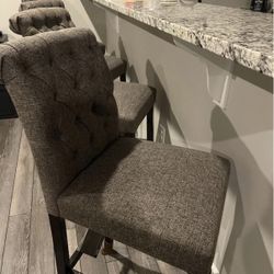 Set Of 4 Like NEW Bar Stools