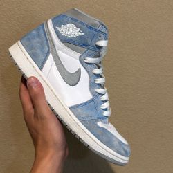 Jordan 1 Hyper Royal Size 10.5 