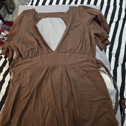 Wet Seal. Small. Low-Cut, Open-backed Top.