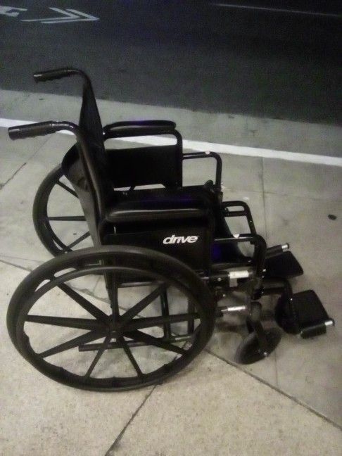 Drive Silver Spur II Wheelchair + Lapdesk (Optional Add-On)