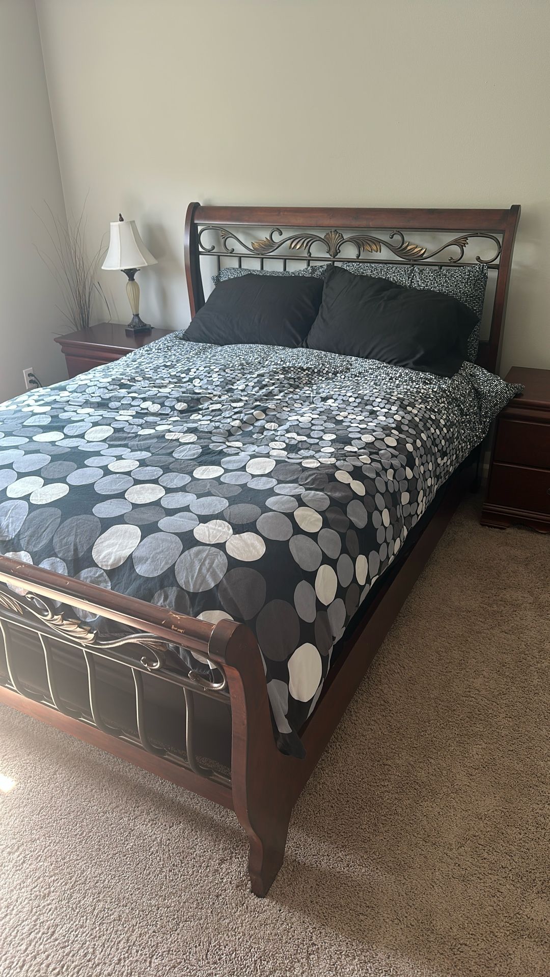 Entire Bedroom Set With Mattress, and Lamps
