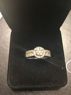 10 k White Gold Authentic Real. Diamond Ring size 7