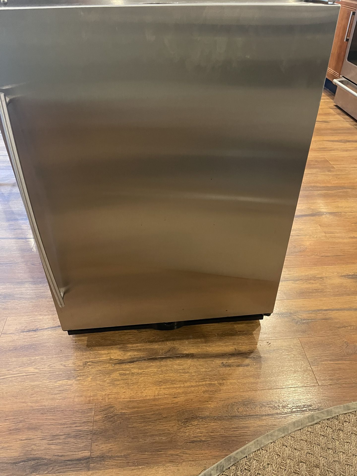 U Line Under counter Frig/Ice Maker