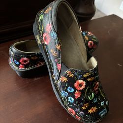 Nursing Shoes 